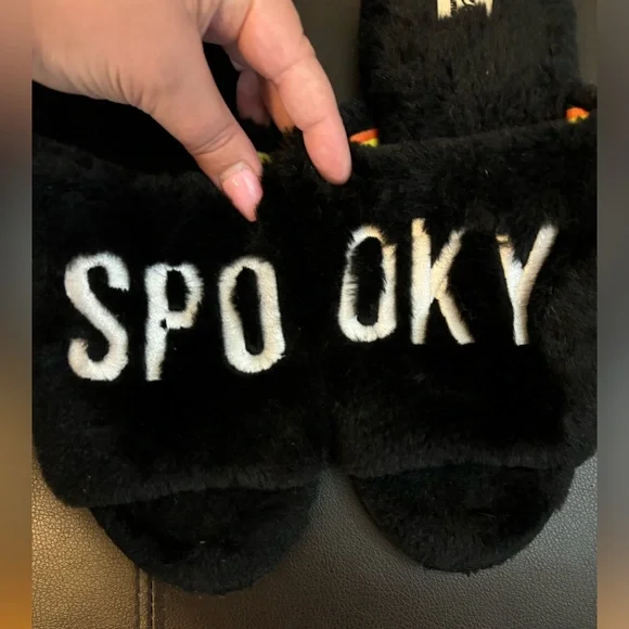 🎃👻 Spooky Slides  Size Large 9/10 - Picture 3 of 6